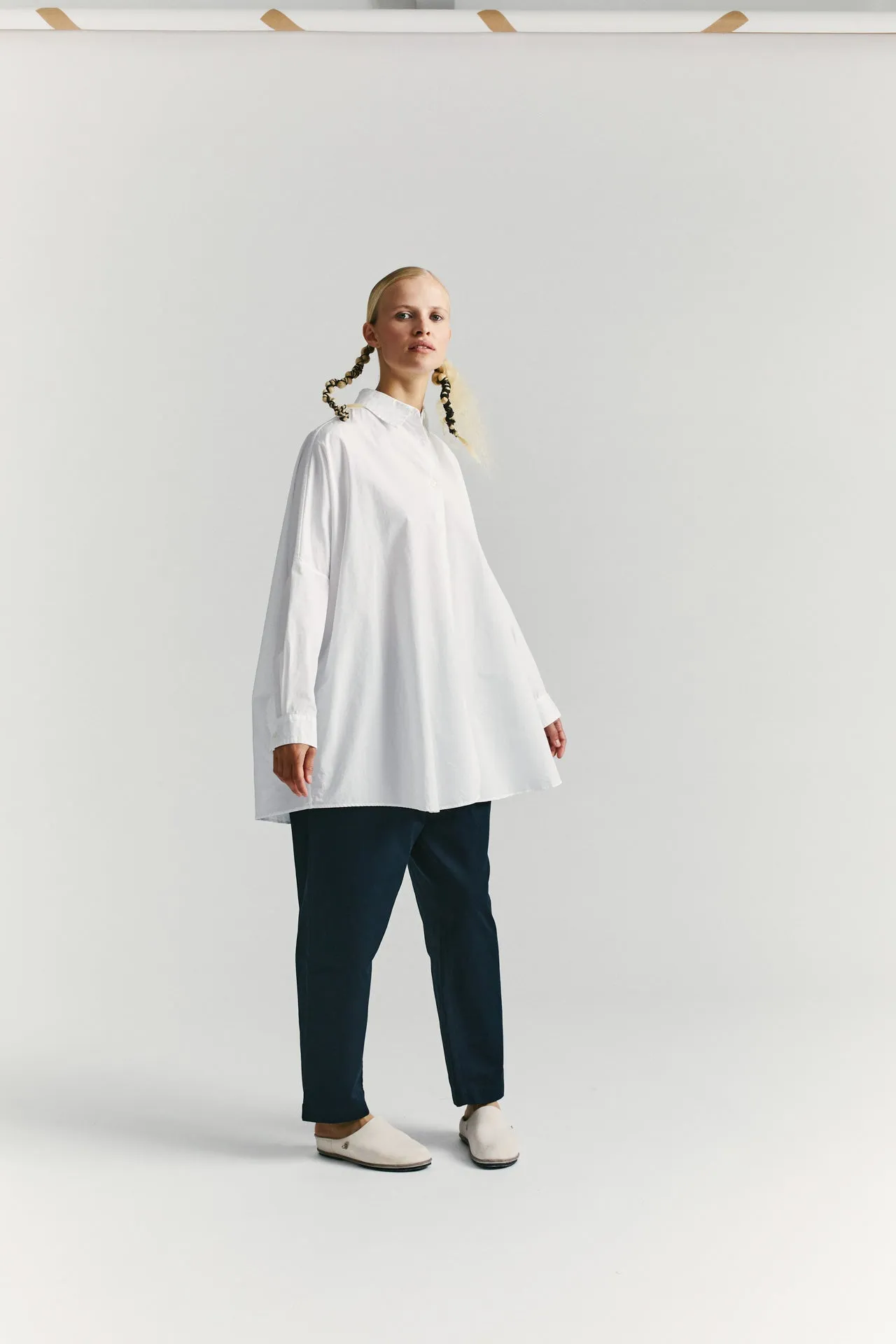 ATOMLESS LESS SHIRT - COT - WHITE
