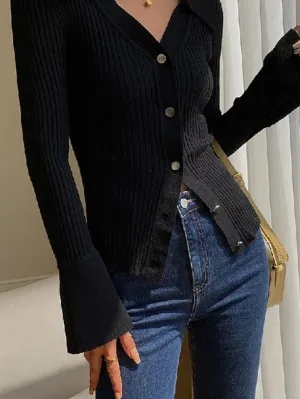 Cardigan côtelé à col en V avec boutons en métal de couleur unie