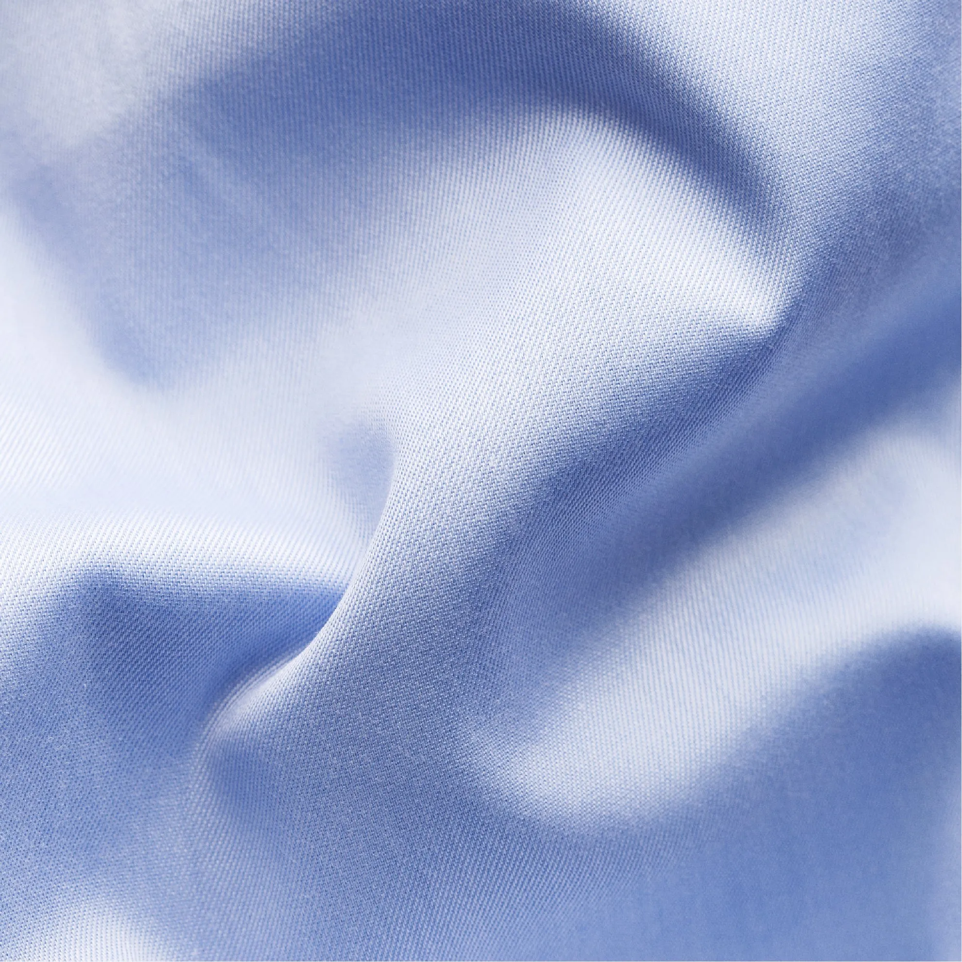 Contemporary Fit Signature Twill with Contrast Paisley Details / Light Blue