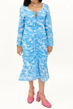 Ilag - Kvitveis Dress: Blue Cloud Print Ilag - Kvitveis Dress: Blue Cloud Print