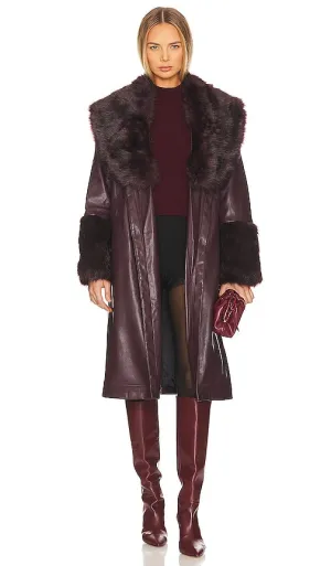 Jakke Bailey Coat in Burgundy