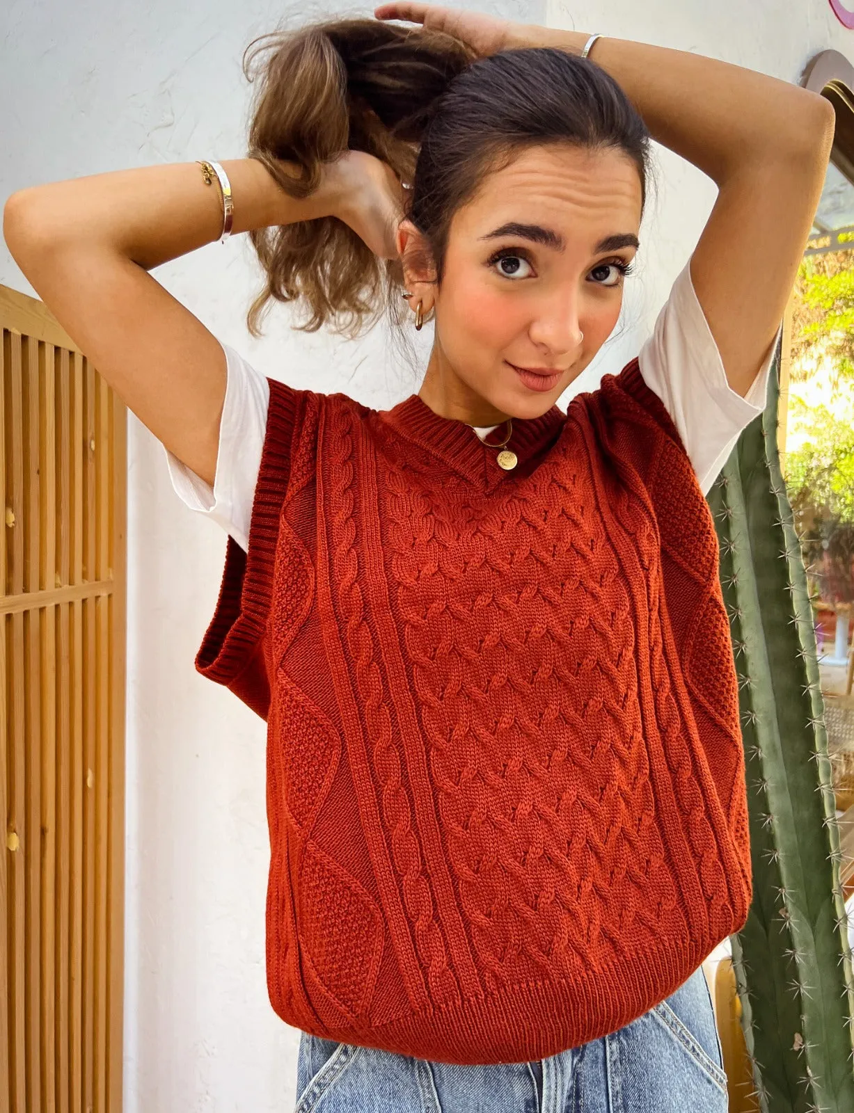 Naia Knitted Vest Crimson