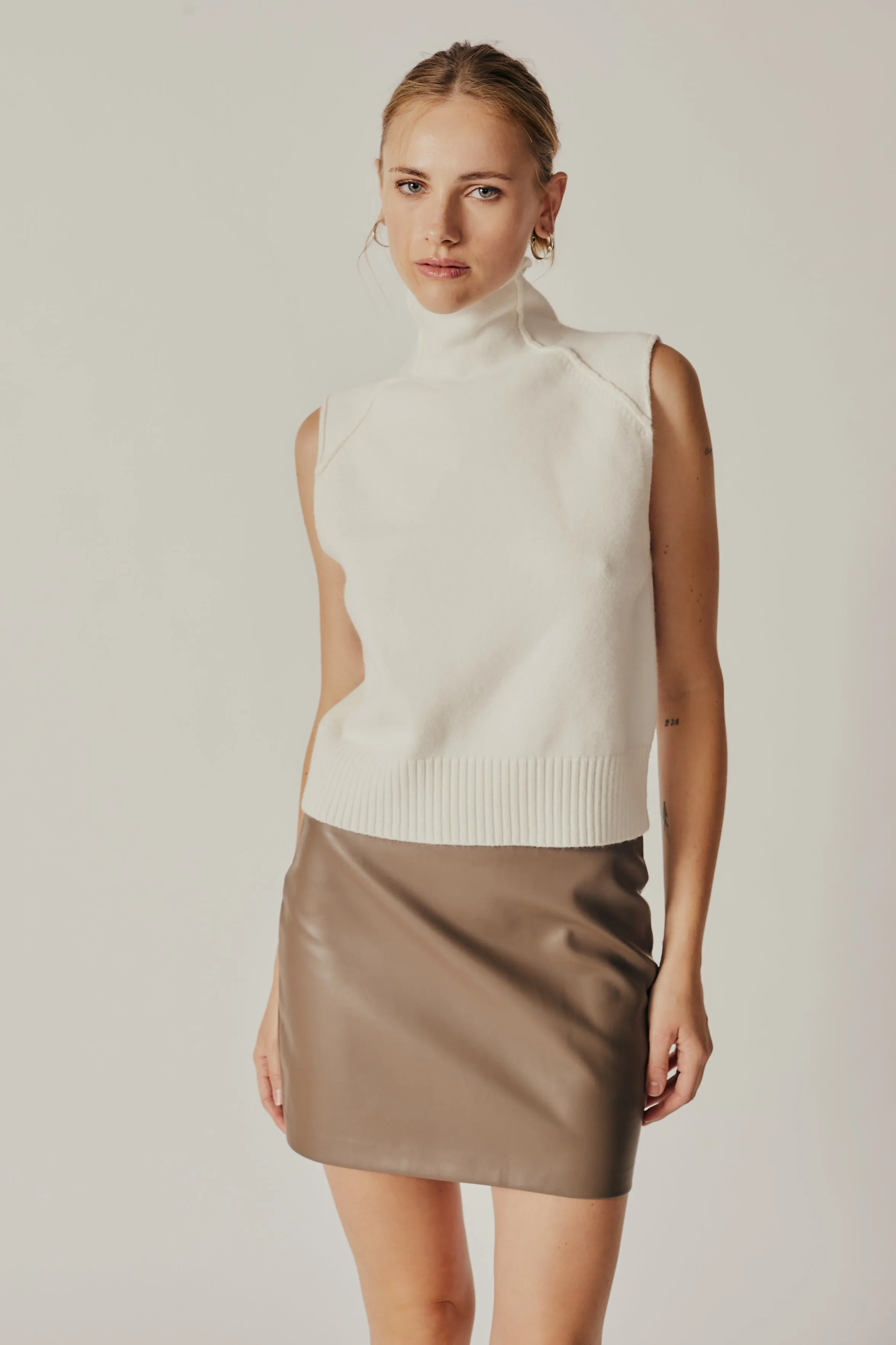 PENSTEMON KNIT TURTLENECK VEST