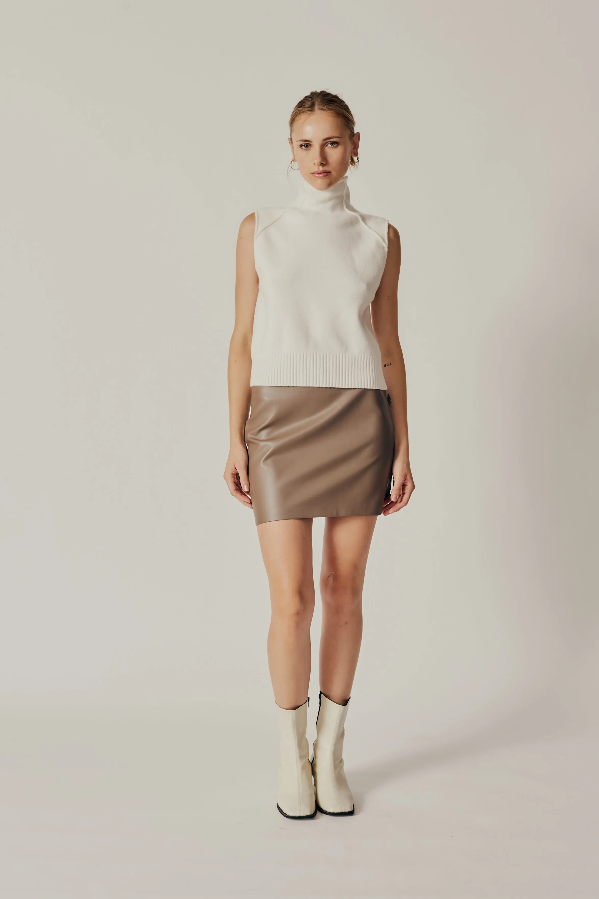 PENSTEMON KNIT TURTLENECK VEST