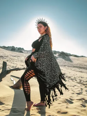 Plus Size - Cardigan in Black and White Print Decorated with Black Fringe