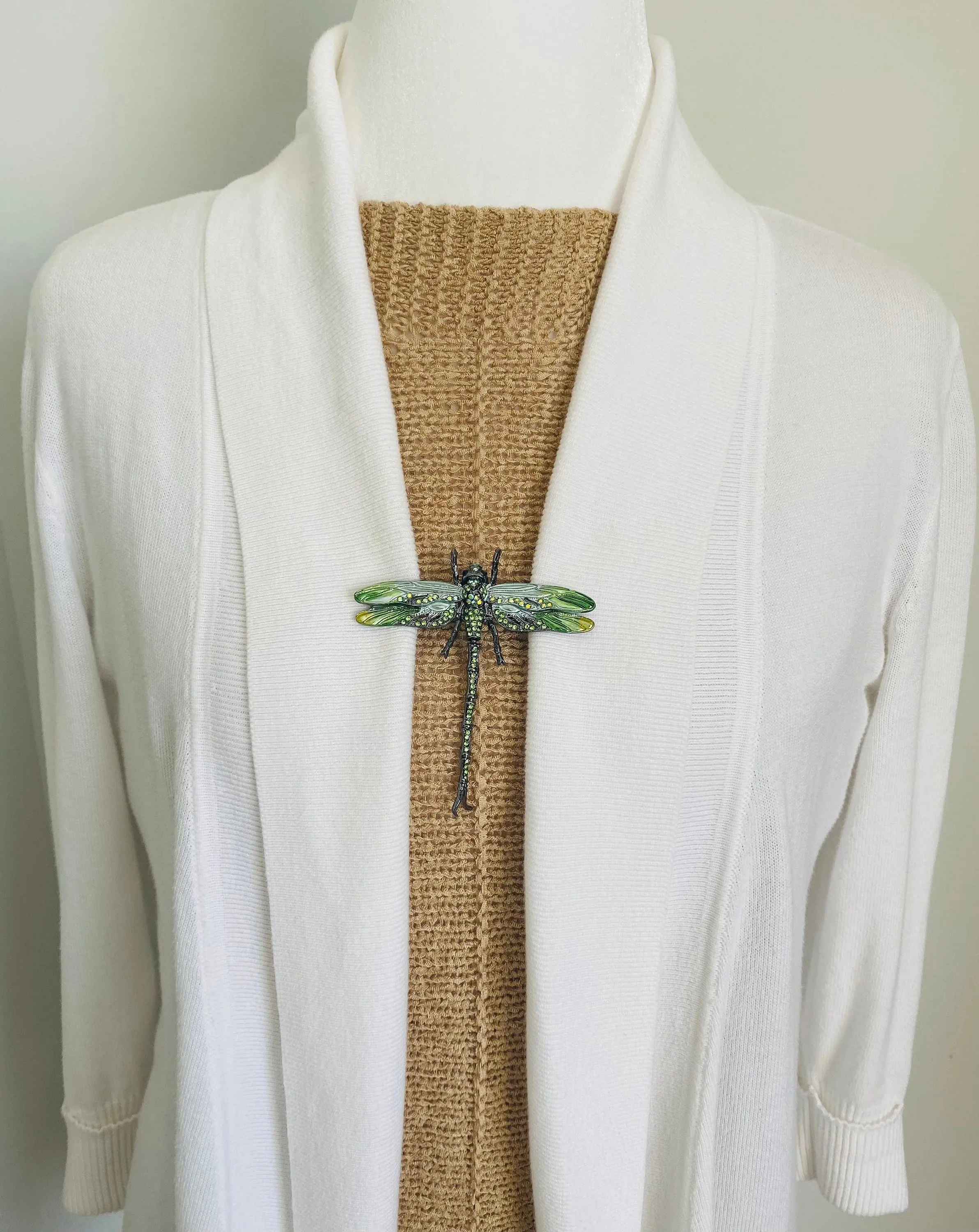 Sweater Clips Dragonfly Sweater Clip Green Scarf Shawl Clasp Cardigan Clasps Brooch Art Deco Cosplay Cloak Fasteners Jewelry Gifts for Her