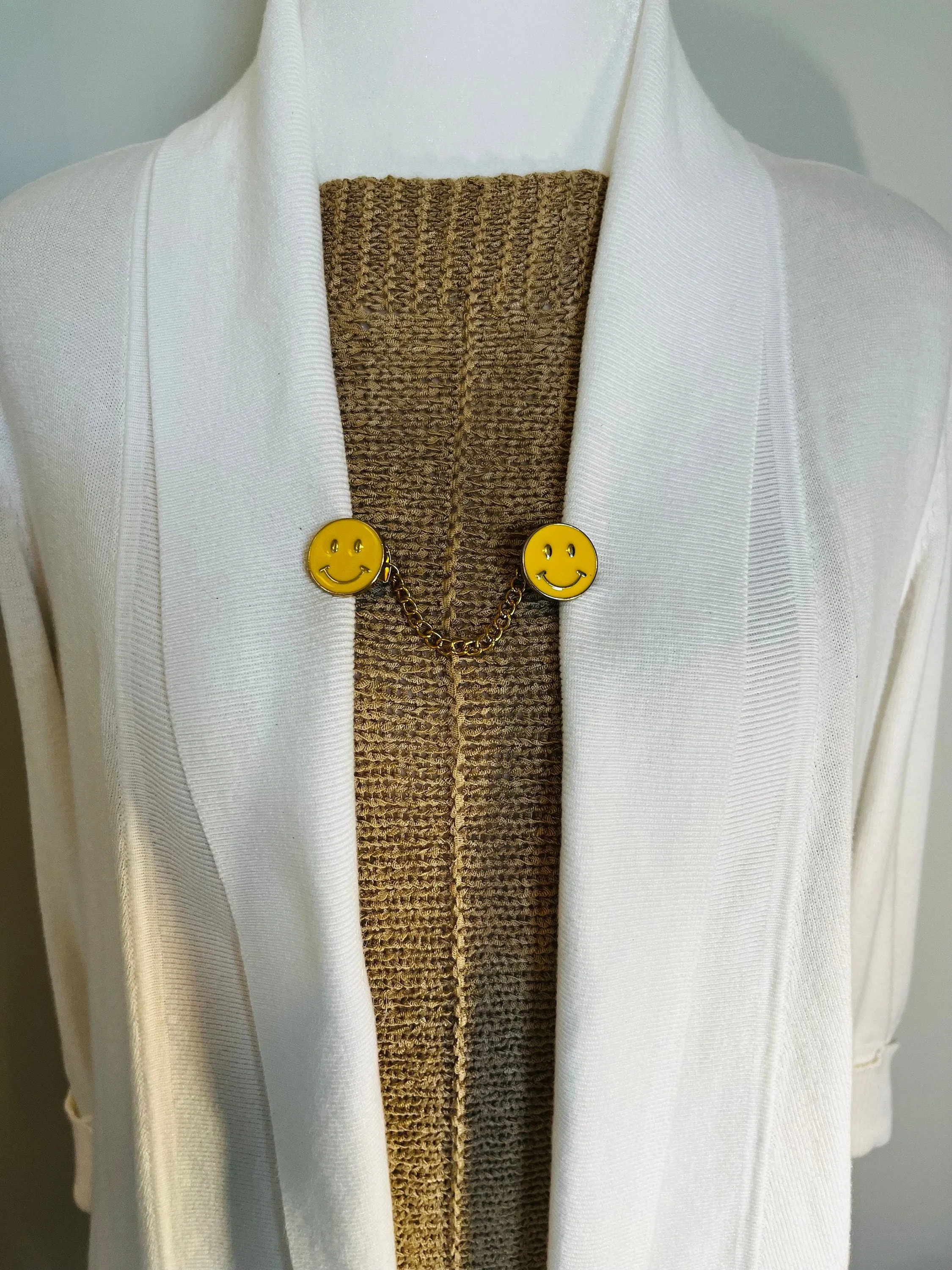Sweater Clips Happy Face Sweater Clip for Cardigan Smile Chain Clasp Dress Cinch Clip Cloak Fastener Smiley Face Gift for Her Birthday Gift